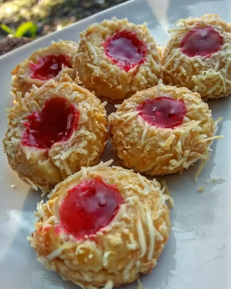 Pelanggan Pertama Bisnis Kue Baru