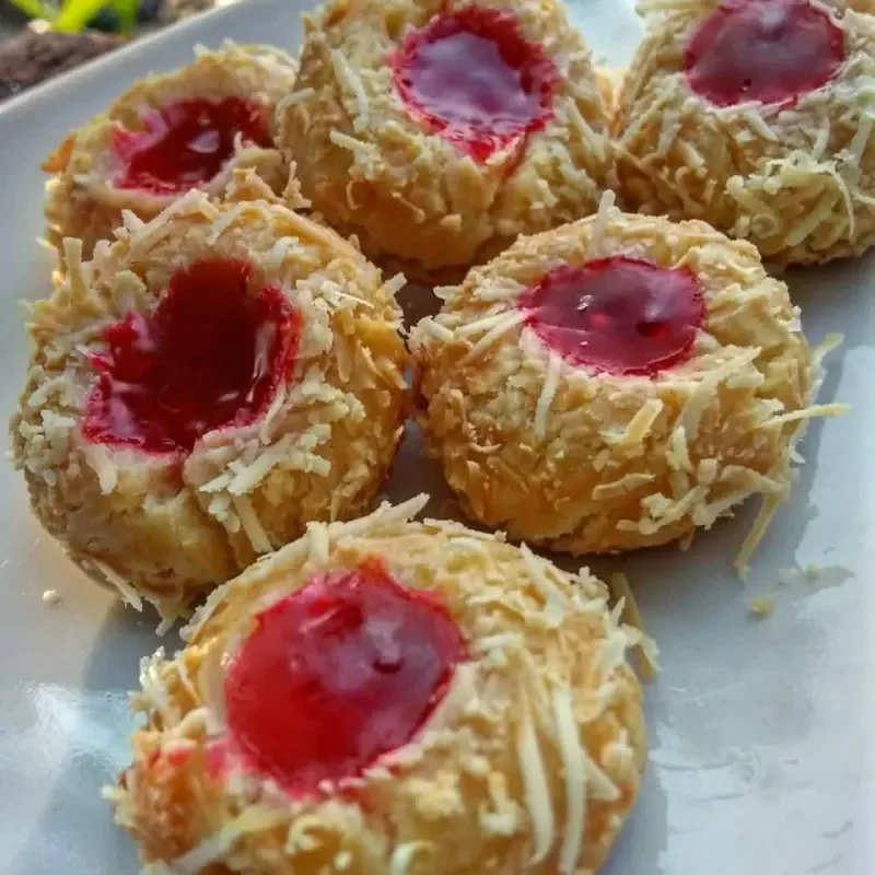 Pelanggan Pertama Bisnis Kue Baru